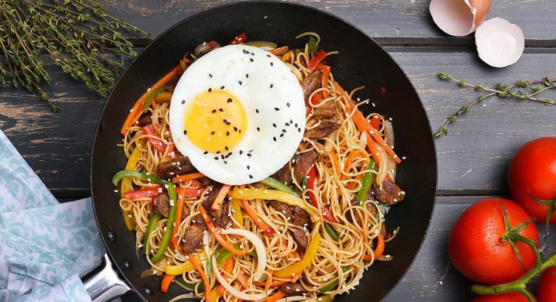 stir-fried beef noodles with vegetables (Telandeworld)