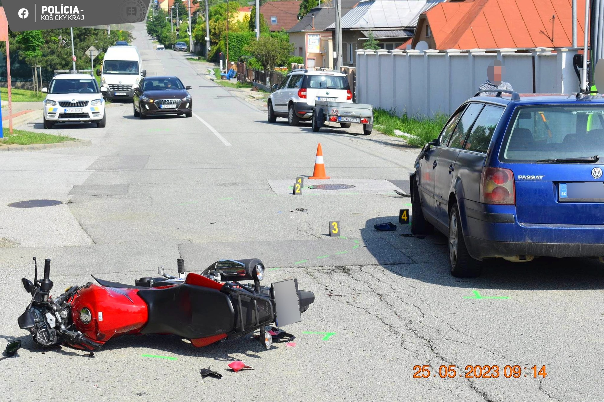 Pri nehode v Košiciach utrpel ťažké zranenia 17-ročný motocyklista.