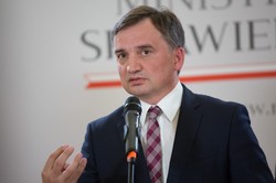 Zlicytowano działkę nienależącą do dłużnika. Ziobro składa skargę nadzwyczajną