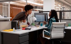 "Uciekaj!" w realiach wydawnictwa książkowego. Najlepszy serial, o którym nie słyszeliście [#DobryCynk]