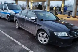 Kierowca w takim stanie przyjechał na stację paliw. W aucie leżał dowód