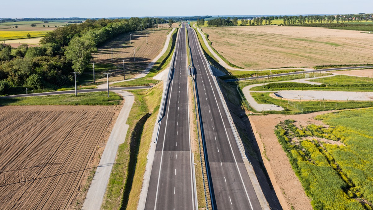 Ruszył drugi etap przetargu na zaprojektowanie oraz wybudowanie drogi ekspresowej S19 od Niska do Sokołowa Małopolskiego na Podkarpaciu. Droga ma stać się główną trasą komunikacyjną na kierunku północ-południe we wschodniej części kraju. Ma być też częścią międzynarodowej trasy Via Carpatia, która przebiegać będzie z Kłajpedy i Kowna na Litwie przez Białystok, Lublin, Rzeszów i słowackie Koszyce do Debreczyna na Węgrzech, a dalej do Rumunii, Bułgarii i Grecji.