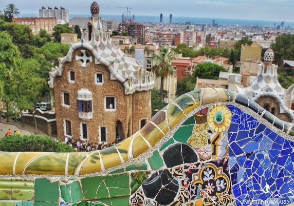 Słynna ławeczka w Parku Guell