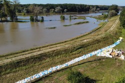 Odra wciąż w stanie alarmowym. Wrocław odetchnął, ale zagrożenie trwa