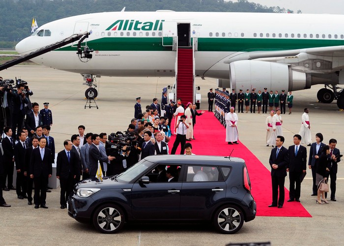 Kia soul to samochód, którym papież Franciszek podróżuje podczas wizyty w Korei Południowej