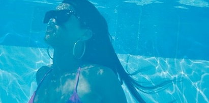 Rihanna pręży się pod wodą
