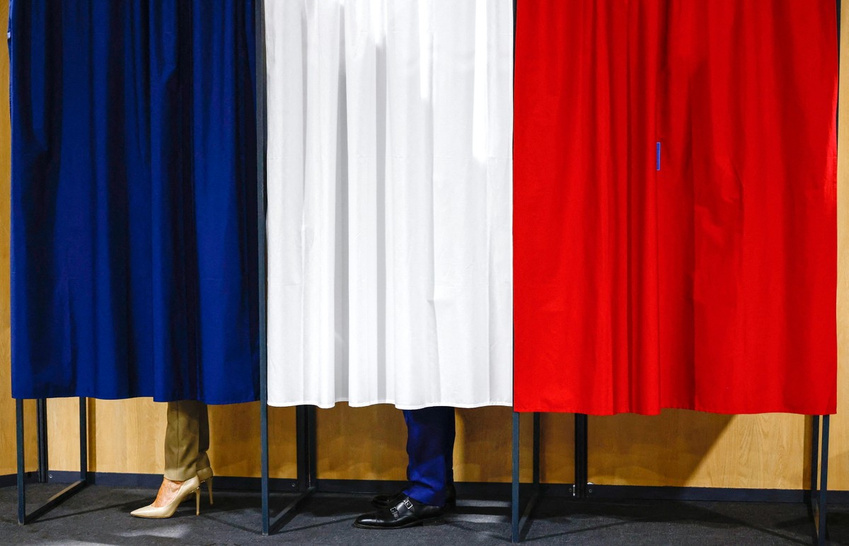 Wyniki niedzielnej pierwszej tury wyborów parlamentarnych we Francji są ciężką porażką prezydenta Emmanuela Macrona