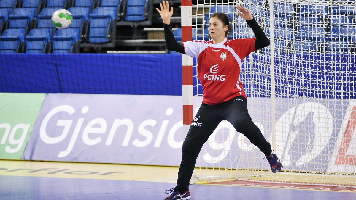 Anna Wysokińska zastąpiła Małgorzatę Gapską w reprezentacji Polski piłkarek ręcznych, która rywalizuje na mistrzostwach Europy 2014. Bramkarka naszej kadry w piątkowy wieczór odbyła pierwszy wspólny trening z drużyną narodową w Debreczynie.