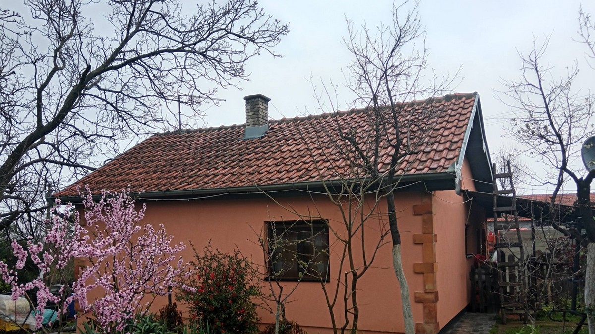 Milomir prodaje kuću i voćnjak