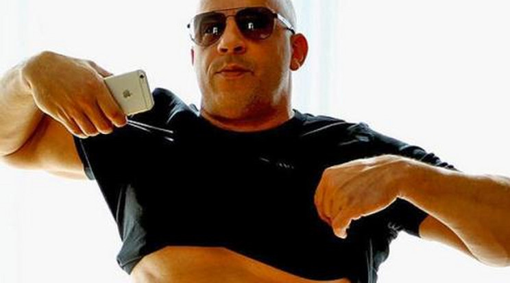 Megmutatta kockahasát Vin Diesel 