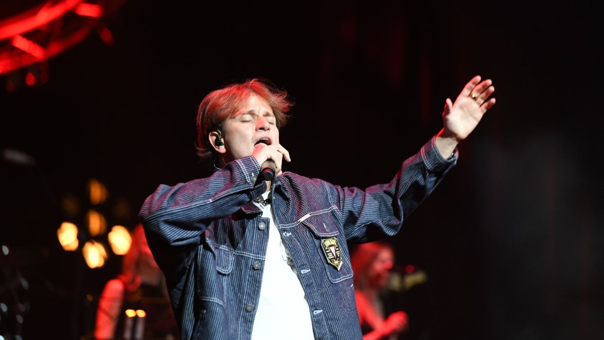 9.897 OSOBA ČEKA U REDU ZBOG JAKOVA JOZINOVIĆA Pevač za 15 minuta napravio totalni haos u Beogradu, svi u neverici