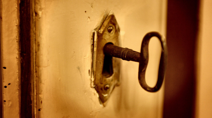 A szoba, amelyben a nőt fogva tartották, kívülről volt kulcsra zárva / Fotó: Nortfoto