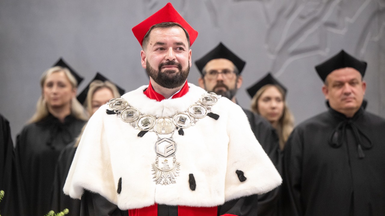 Burza w sprawie lexusa. Są wyniki kontroli na uczelni