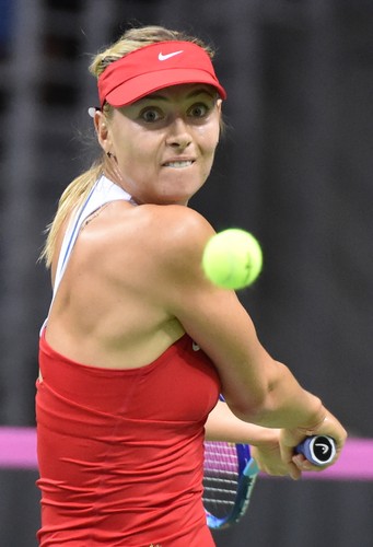 Owacja na stojąco dla Radwańskiej, ale Polka nie dała rady wygrać z Szarapową