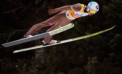 Dalekie loty w Oberstdorfie. Stoch trzeci, przegrał z Kraftem i Wellingerem