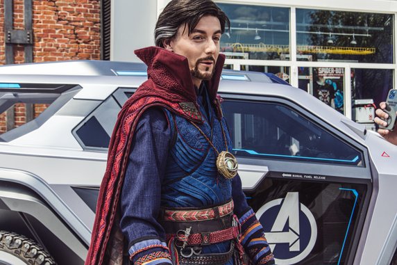 Doctor Strange w Avengers Campus