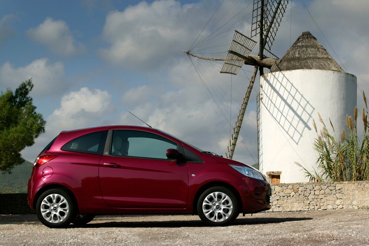 Do rzeczy! Najtańsza wersja Ambiente z benzynowym silnikiem 1.2/68 KM kosztuje 28 900 zł