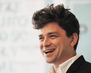 Transmisja spektaklu '2020: Burza' w reż. Grzegorza Jarzyny w 8 kinach