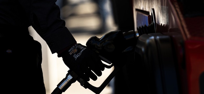 Kraje OPEC+ chcą "ożywić" ceny ropy. Rozważają krok, który mocno odczujemy przy tankowaniu