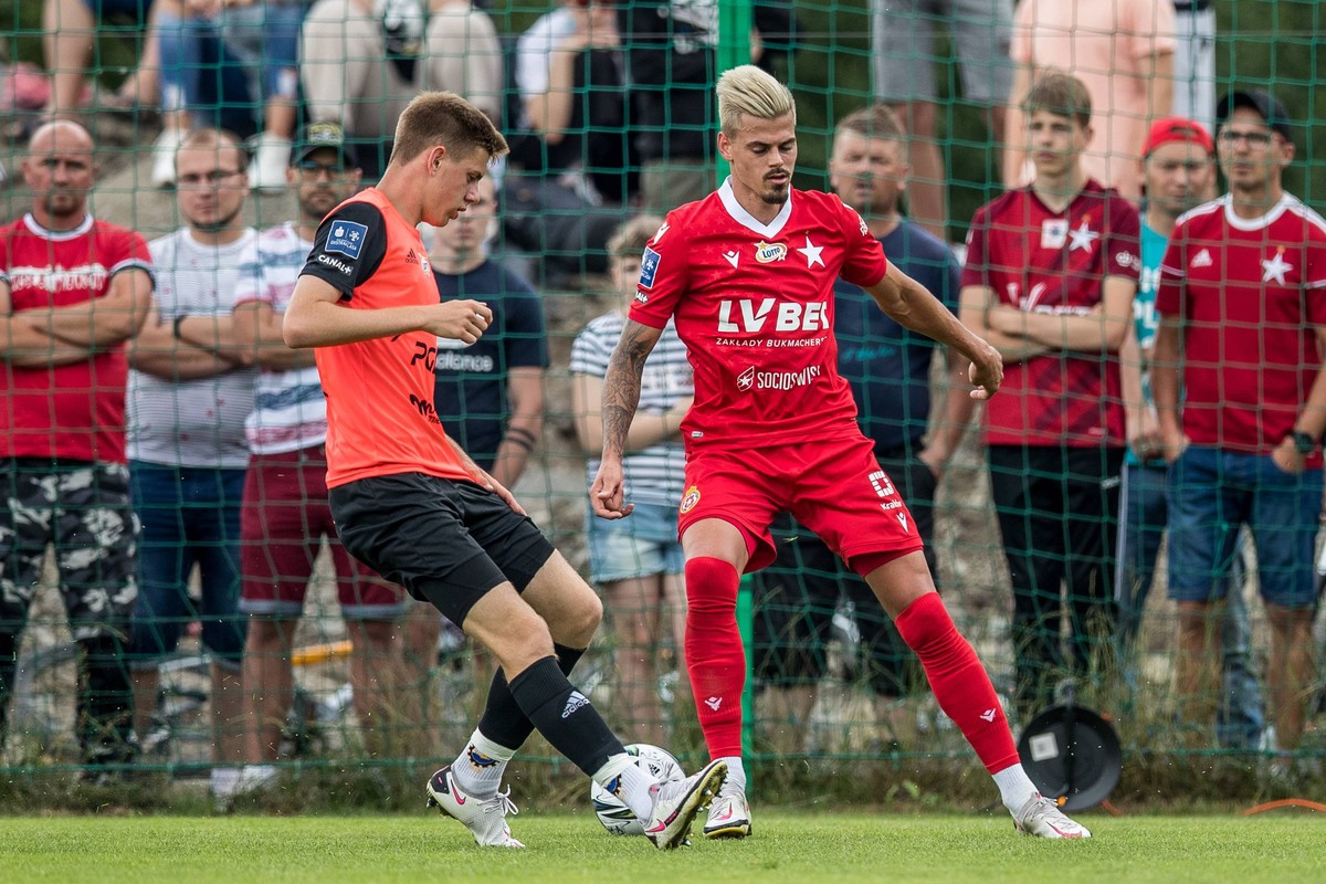 MYSLENICE 26.06.2021 Jan Kliment (P) podczas sparingu Wisły ze Stalą