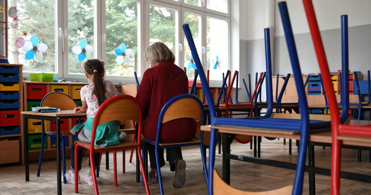 "Emerytury pomostowe" dla nauczycieli. Pokazali średnią kwotę