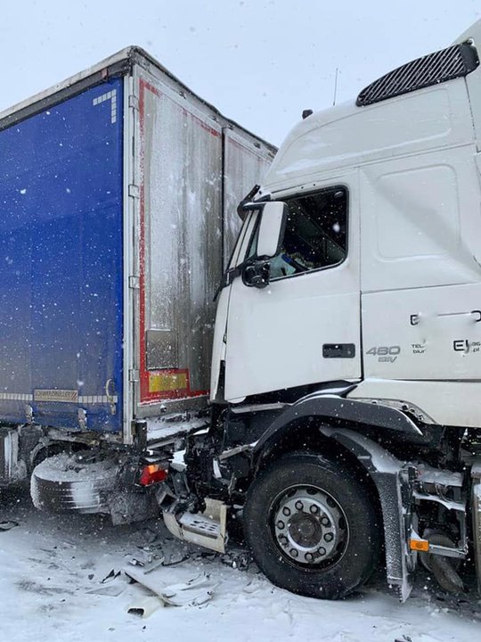 Zderzenie kilku ciężarówek na autostradzie A2