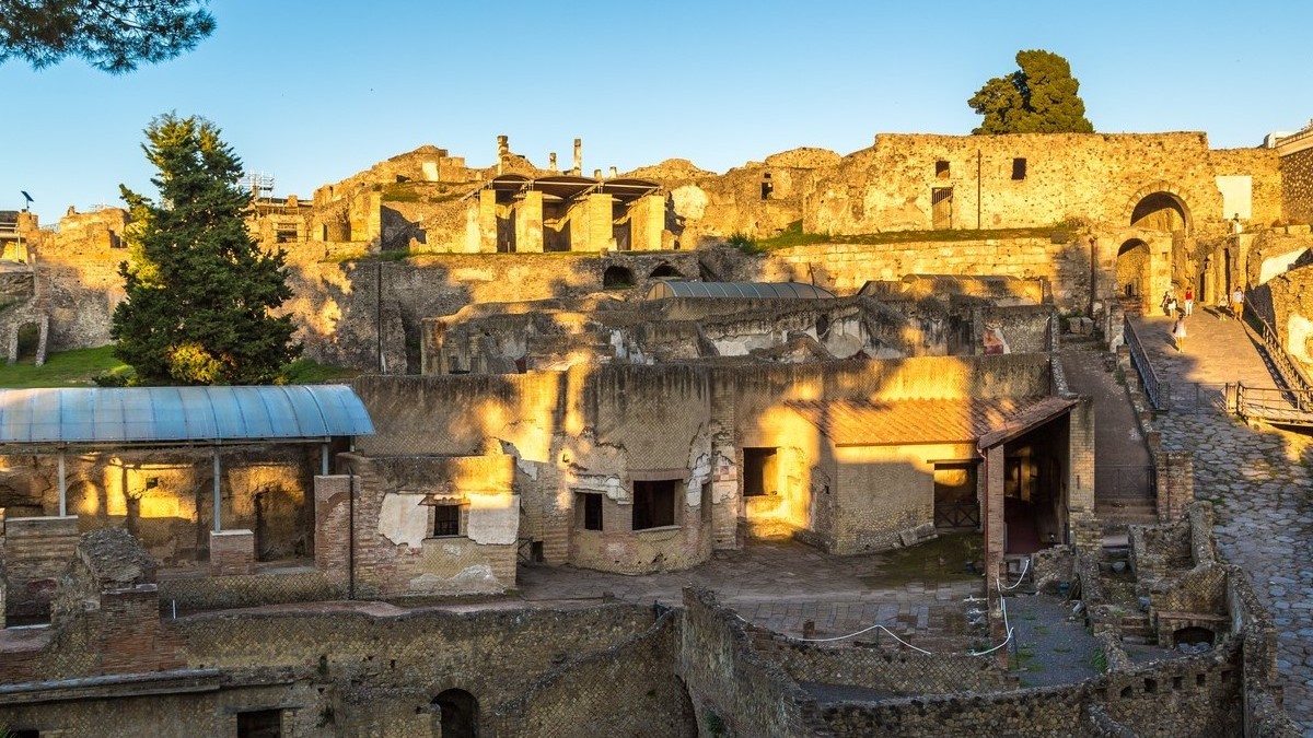 Comoara ascunsă în dulapul unei femei din Pompei, găsită după aproape 2.000 de ani: „Aceste fragmente ne apropie de viața lor de zi cu zi”