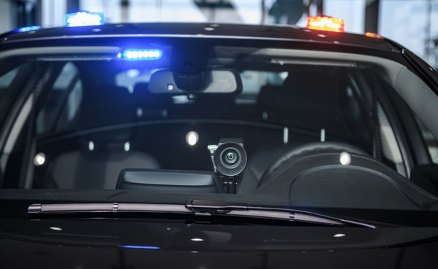 Zobacz, jak rozpoznać nowe nieoznakowane BMW policji. Nie da się ich oślepić