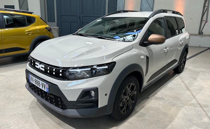 Nowa Dacia Jogger Hybrid 155