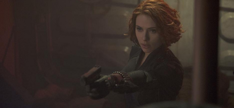 Scarlett Johansson ratuje Kapitana Amerykę