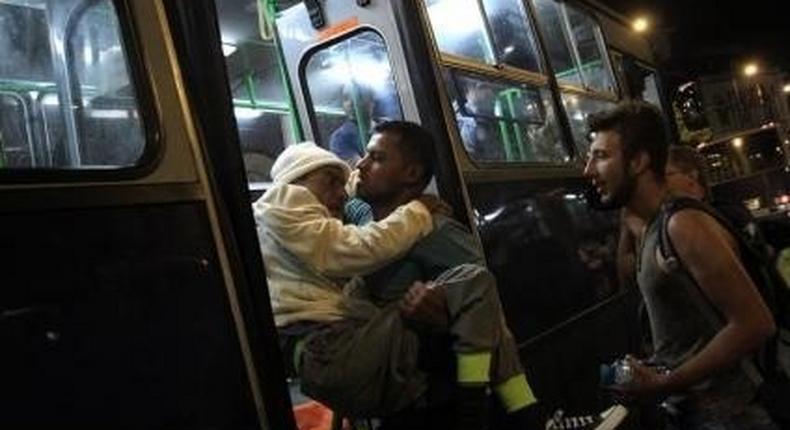 Migrants enter a bus, which is supposed to leave to Austria and Germany, at the Keleti trainstation in Budapest, Hungary, September 4, 2015. REUTERS/Bernadett Szabo