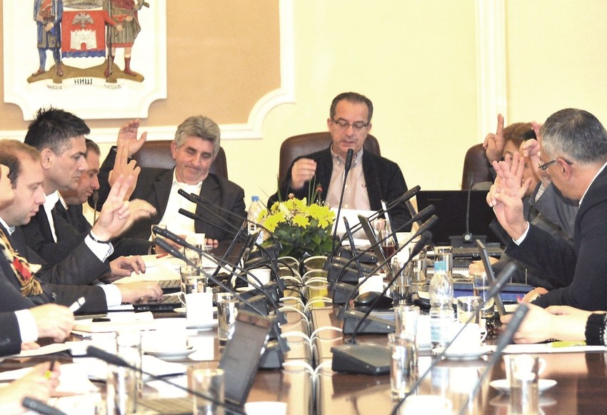 Zooran Perišić (u sredini s naočarima) na sednici Gradskog veća