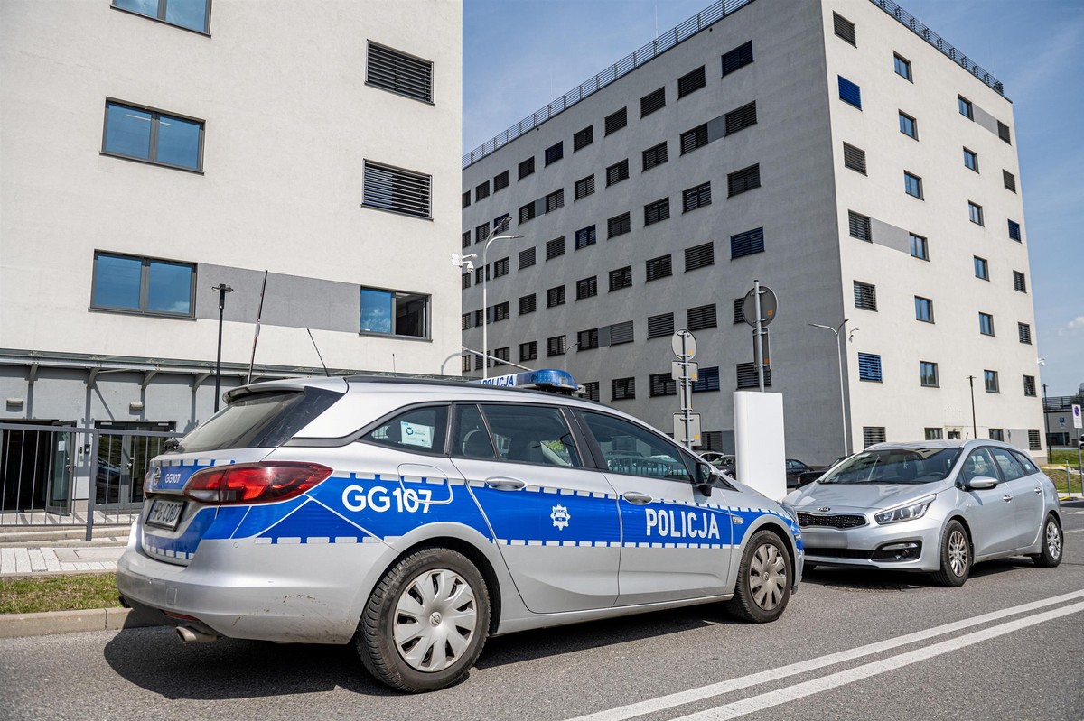 Dramat 81-latki pod blokiem w Kędzierzynie-Koźlu. Policjantka pomogła