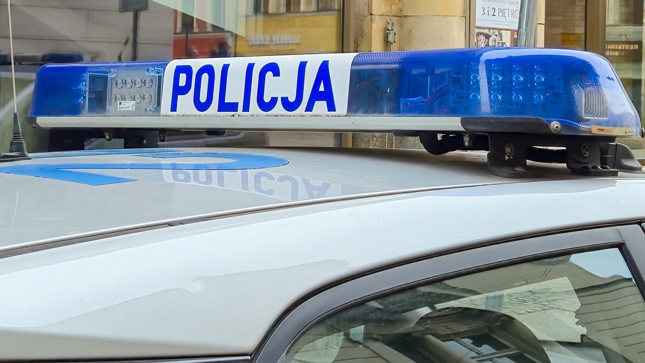 Samochód staranował przystanek. Groźny wypadek w Gdyni