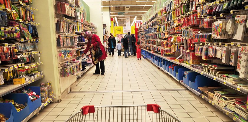 W tej popularnej sieci handlowej dają 10 proc. zniżki na zakupy dwa razy w tygodniu. Wiemy, jak się załapać