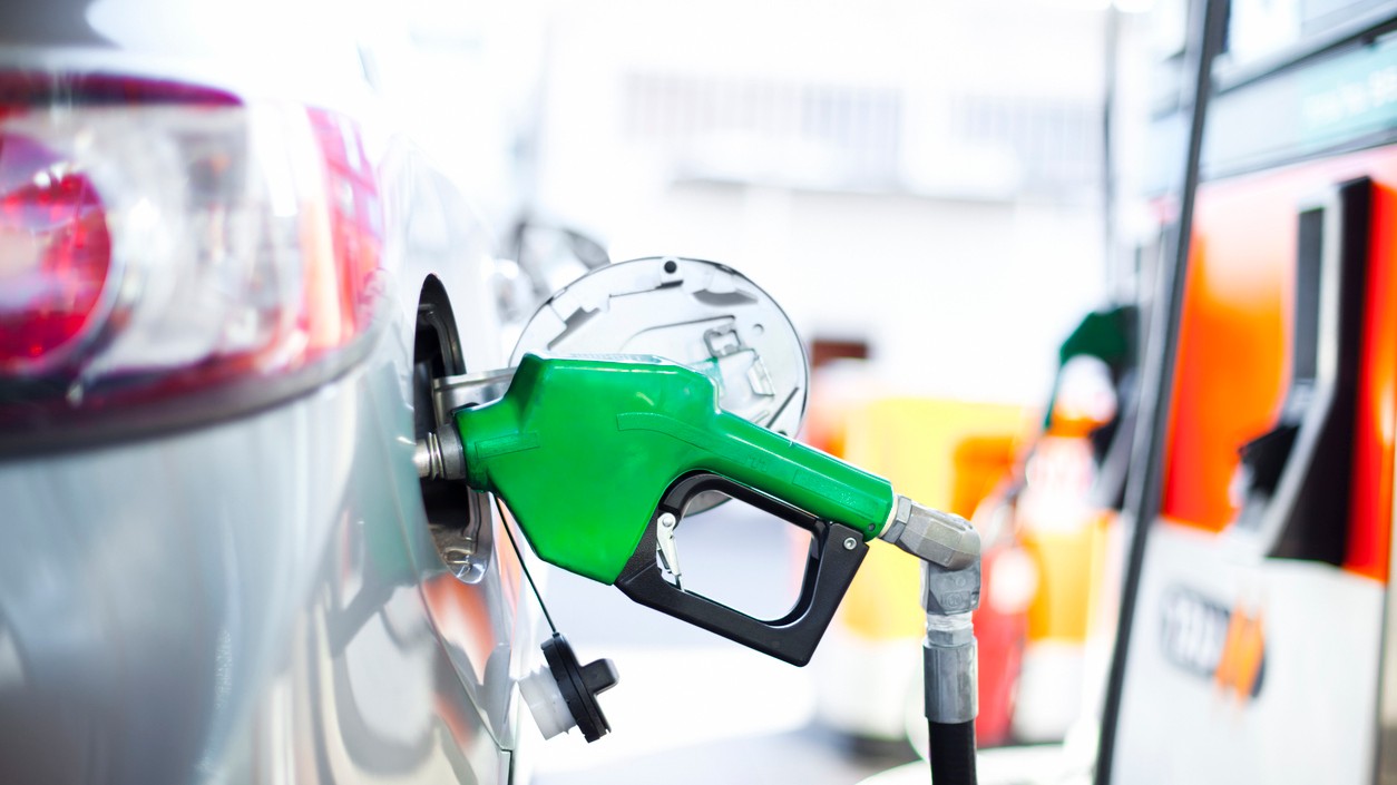 Na niektorých čerpacích staniciach už počas víkendu zaviedli obmedzenia v nákupe pohonných látok. (ilustračné foto)