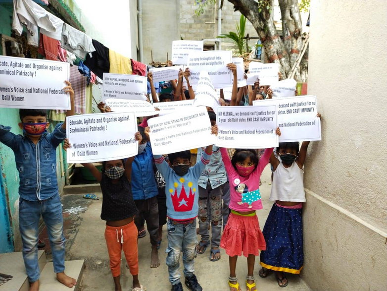 Zdjęcie z protestu zorganizowanego przez dzieci Dalitek (Women's Voice & National Federation of Dalit Women) w Bangalore