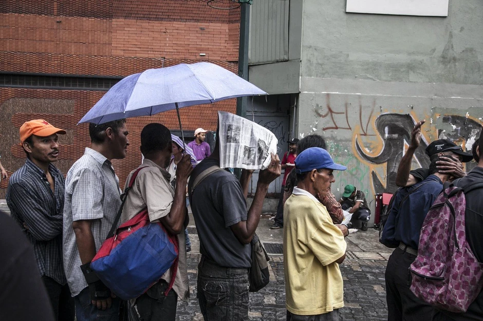 Dug red za hranu u Karakasu