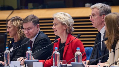 komisarz ue: zdejmuje biurokratyczny hamulec z gospodarki