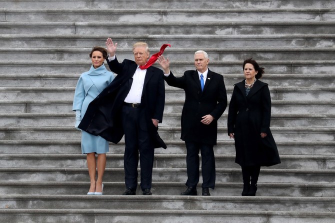 Melanija i Donald Tramp sa Majkom i Karen Pens