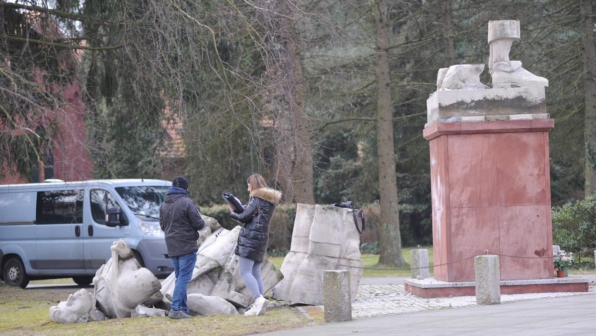 Wojna w Ukrainie. Runął radziecki pomnik w Koszalinie [NAGRANIE]