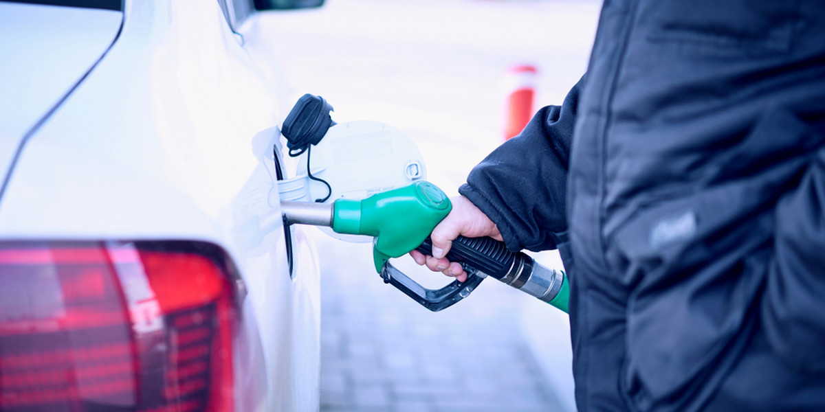 Najnowsze prognozy analityków dają nadzieję na brak podwyżek cen paliw w okresie przedświątecznym