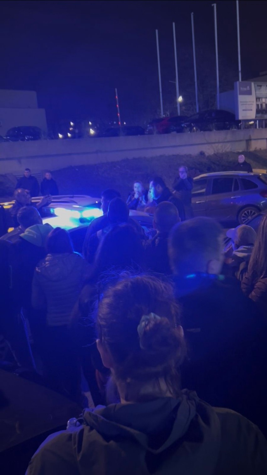 Demonstranti blokirali izlaz prostorija SNS na Novom Beogradu