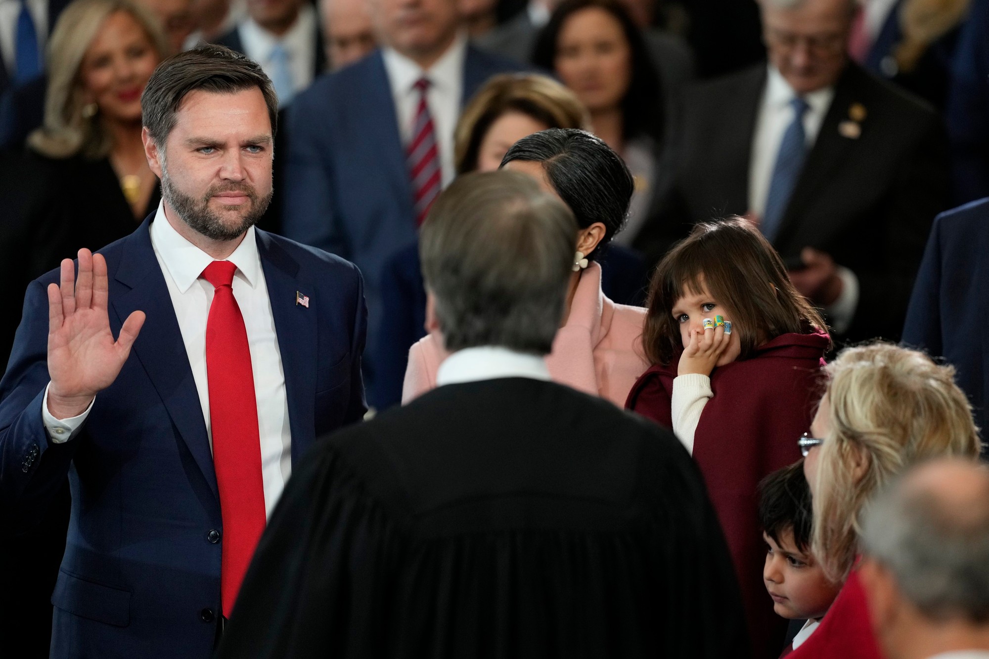 Inaugurácia Donalda Trumpa 2025: Viceprezident JD Vance skladá prísahu.