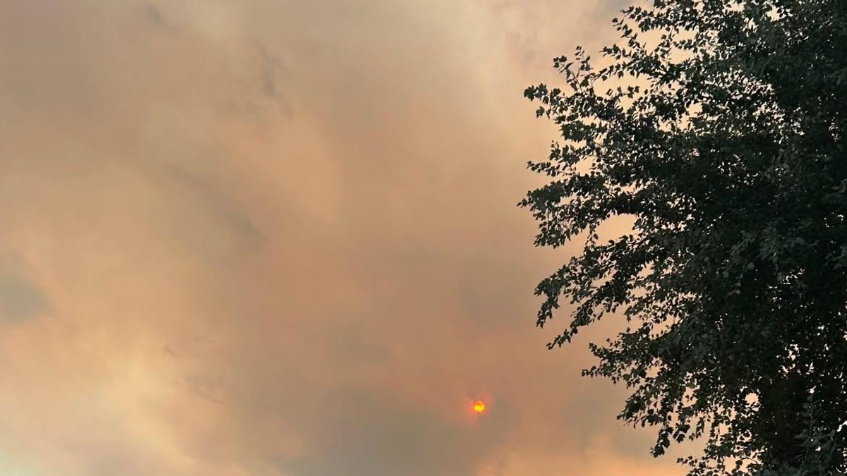 Dim od požara u Deliblatskoj peščari vidljiv je čak i na Srebrnom jezeru
