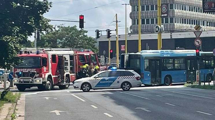 Kigyulladt egy BKV busz a Városmajor utca elején /Fotó: Blikk