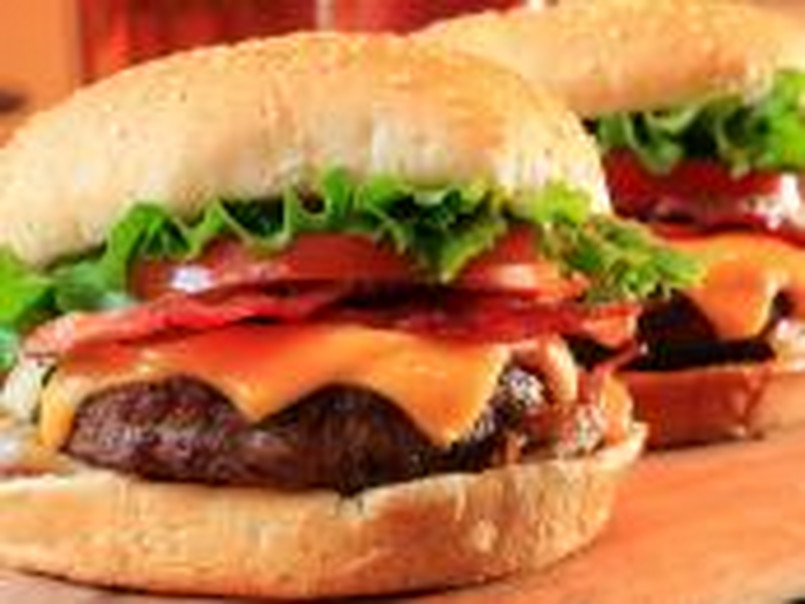 Najpierw końskie mięso wykryto w wołowych hamburgerach w Irlandii...