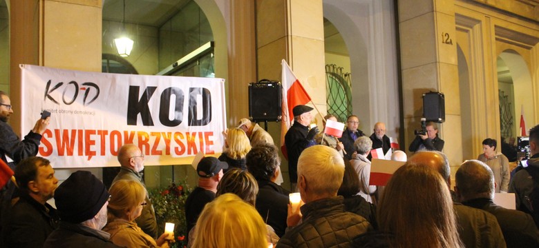 Protest KOD przed kieleckim sądem. "Czekamy na KRES neo-KRS"