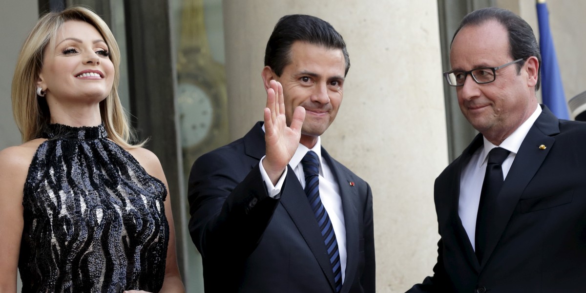 French President Francois Hollande welcoming Peña Nieto and his wife, Angelica Rivera, for a dinner at the Elysee Palace in Paris in 2015.