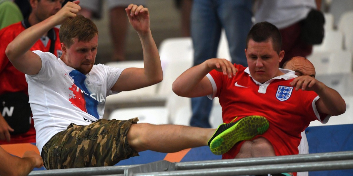 Bitwa rosyjskich i angielskich chuliganów przeniosła się na stadion